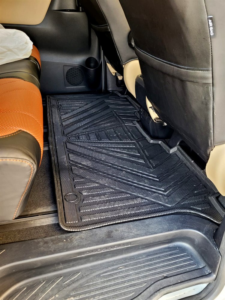 Евгений С. Toyota Alphard 30