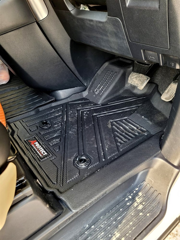 Евгений С. Toyota Alphard 30